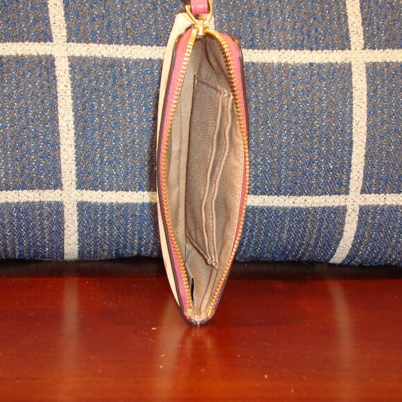 Coach Corner Zip Wristlet with Shooting Star Print EXCELLENT CONDITON! - Picture 8 of 10